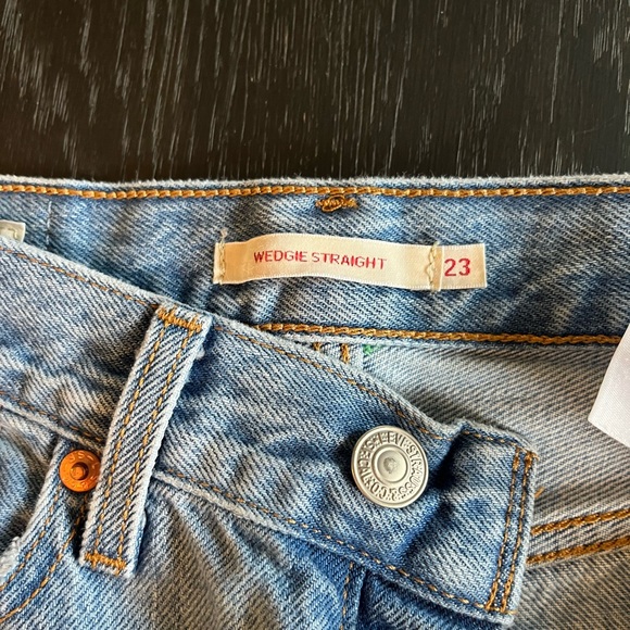 Levi Jeans size 23 Wedgie Straight - Picture 2 of 8
